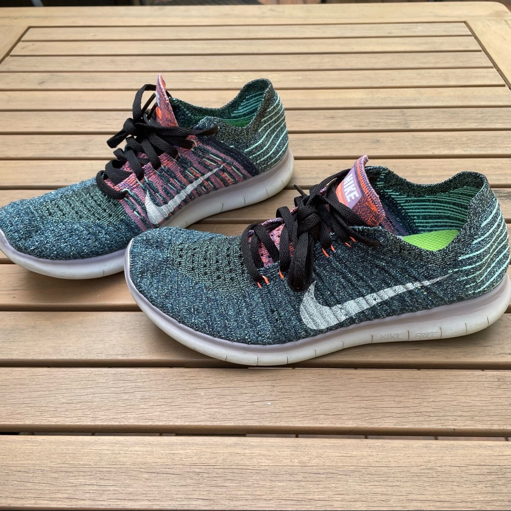 NIKE FREE FLYKNIT SNEAKER